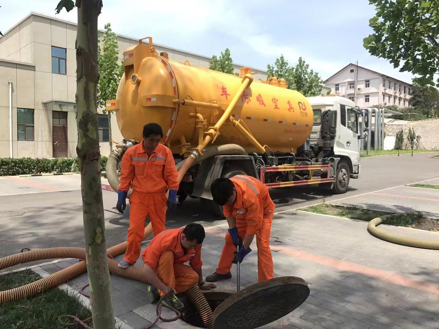湘潭化粪池清理与5-8吨吸粪车施工效率分析